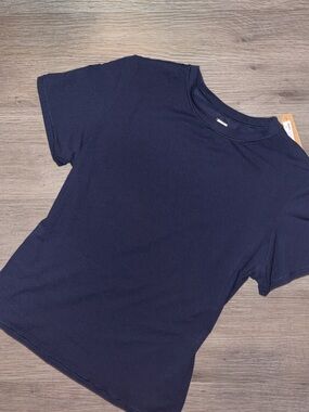 SKIMS fits everybody tee